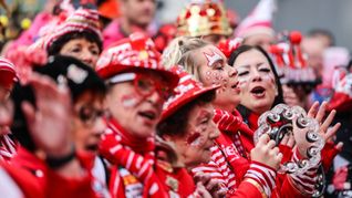 Besonders groß wird der Karnevalsauftakt traditionell in Köln gefeiert. (Archivbild)