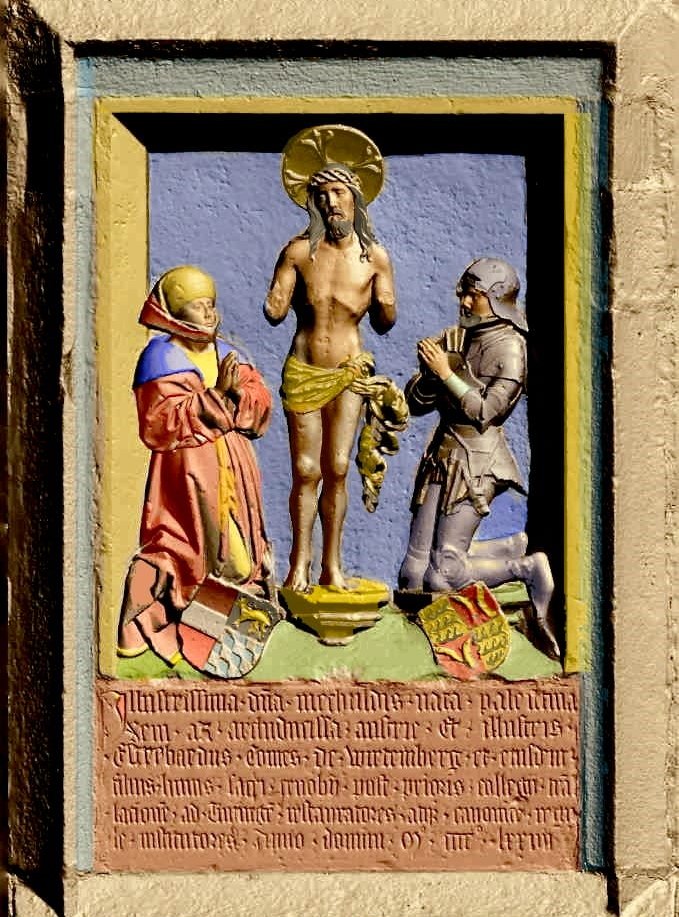 Das fast 550 Jahre alte Relief von der Martinskirche, das auf Betreiben von Klaus Philippscheck als 3-D-Druck inzwischen vor dem romanischen Wahrzeichen der Stadt installiert ist.