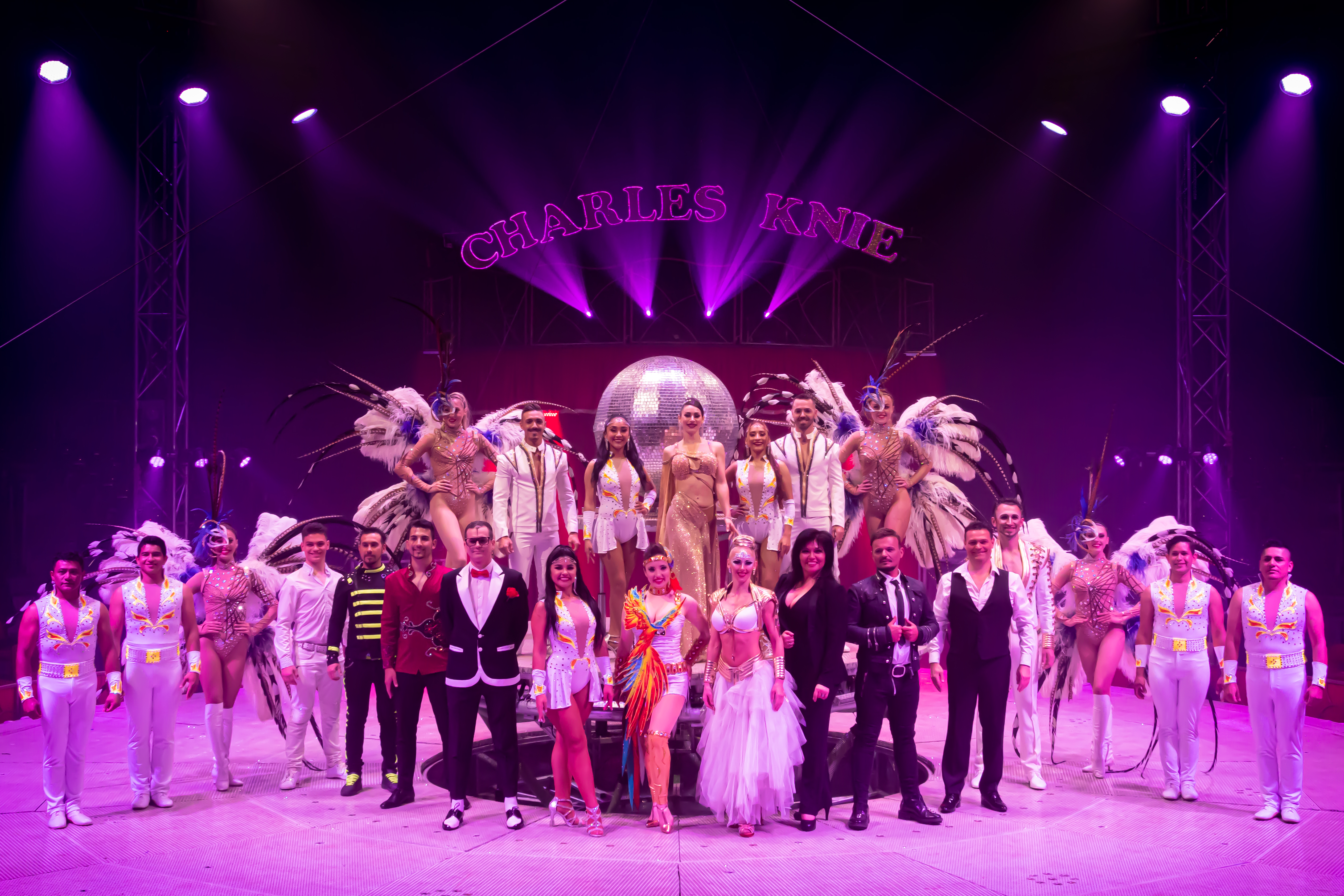Der Zirkus Charles Knie schlägt von Mittwoch, 26. Oktober bis Sonntag, 6. November seine Zelte auf dem Flugfeld zwischen Sindelfingen und Böblingen auf. Das ganze Ensemble freut sich schon auf die Vorstellungen.    Bild: z