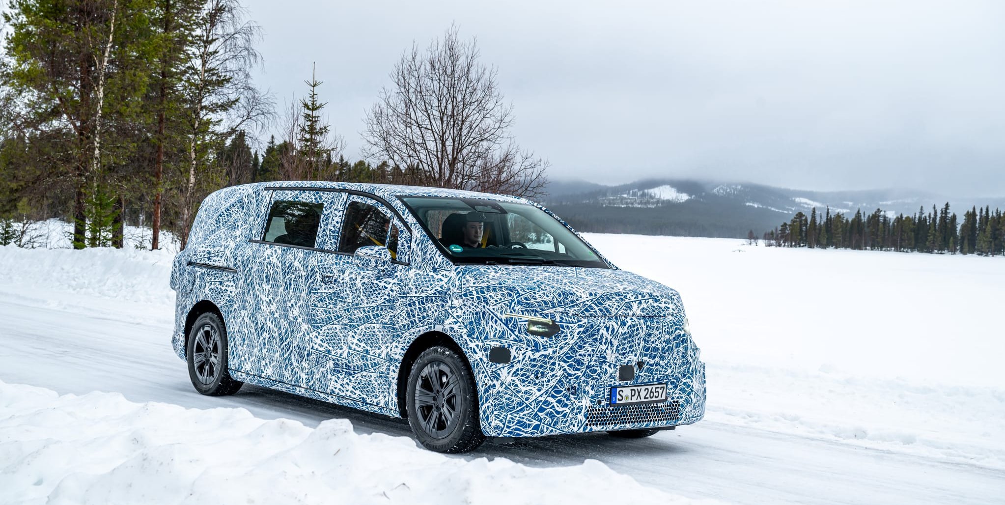 Der Fokus der Wintererprobung liegt auf Fahrdynamik, Thermomanagement und Innenraumkomfort.