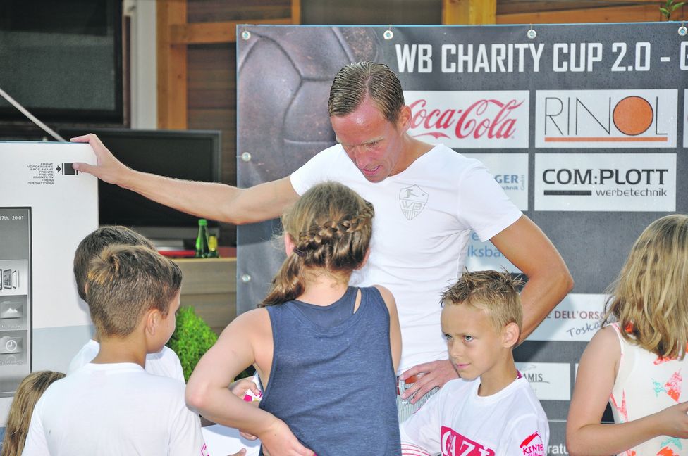Didi Ludwig beim Charity-Cup des „Weissen Balletts“ 2014. Das Benefiz-Fußballwochenende spülte ordentlich Geld in die Kasse. Jeder Euro geht an einen guten Zweck. Bild: z