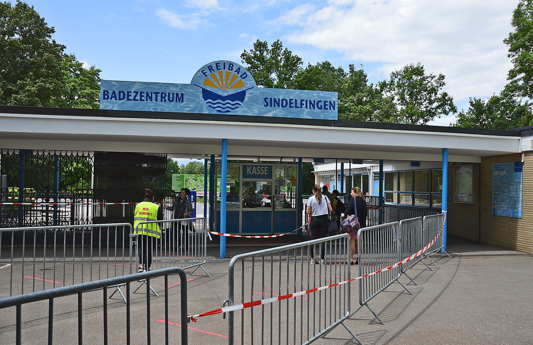 Der Eingangsbereich zum Sindelfinger Freibad. Bild: Dettenmeyer