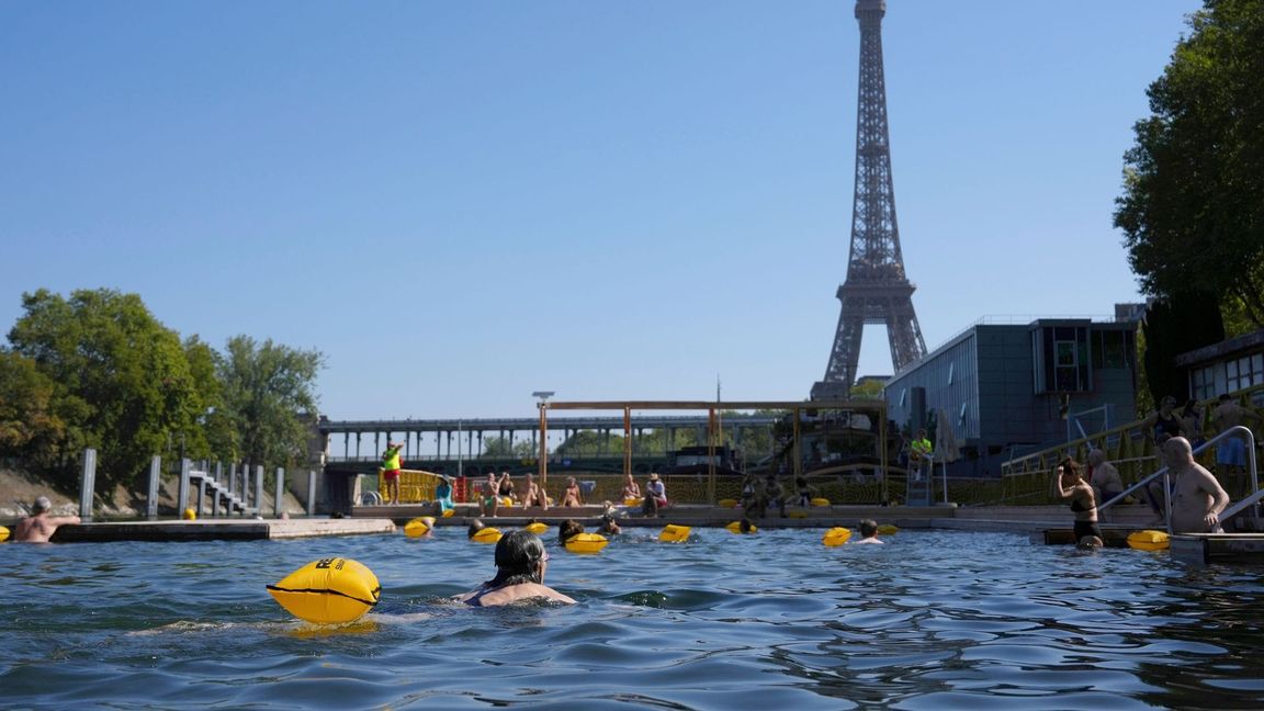 Die neuen Freibäder in der Seine kommen bei Einwohnern und Touristen gut an (Archivbild).