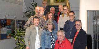 Das Organisations-Team (von links), hintere Reihe: Ralf Püpcke, Pit Bäuerle, Albrecht Barth, Ute Gehringer, Hilmar Kalweit, Ingo Liedtke, Maria Wunder (Leitung SMTT) und Christian Klemme (Posaunist STB Big Band), untere Reihe: Jonas Stephan, Klaus Haidle, Ulla Haug und Kulturamtsleiter Markus Nau.