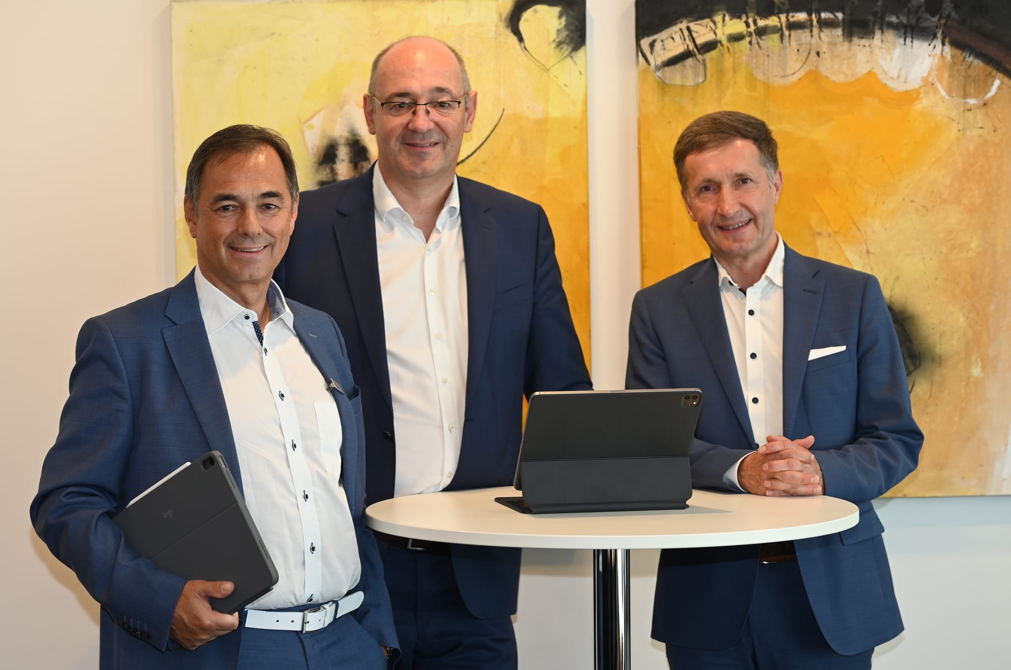 Sie präsentierten den neuen Immobilienbericht der Kreissparkasse Böblingen (von links): Uwe Nageler, der Leiter des Immobilienvertriebs sowie die beiden Vorstände Oliver Braun und Markus Linha.