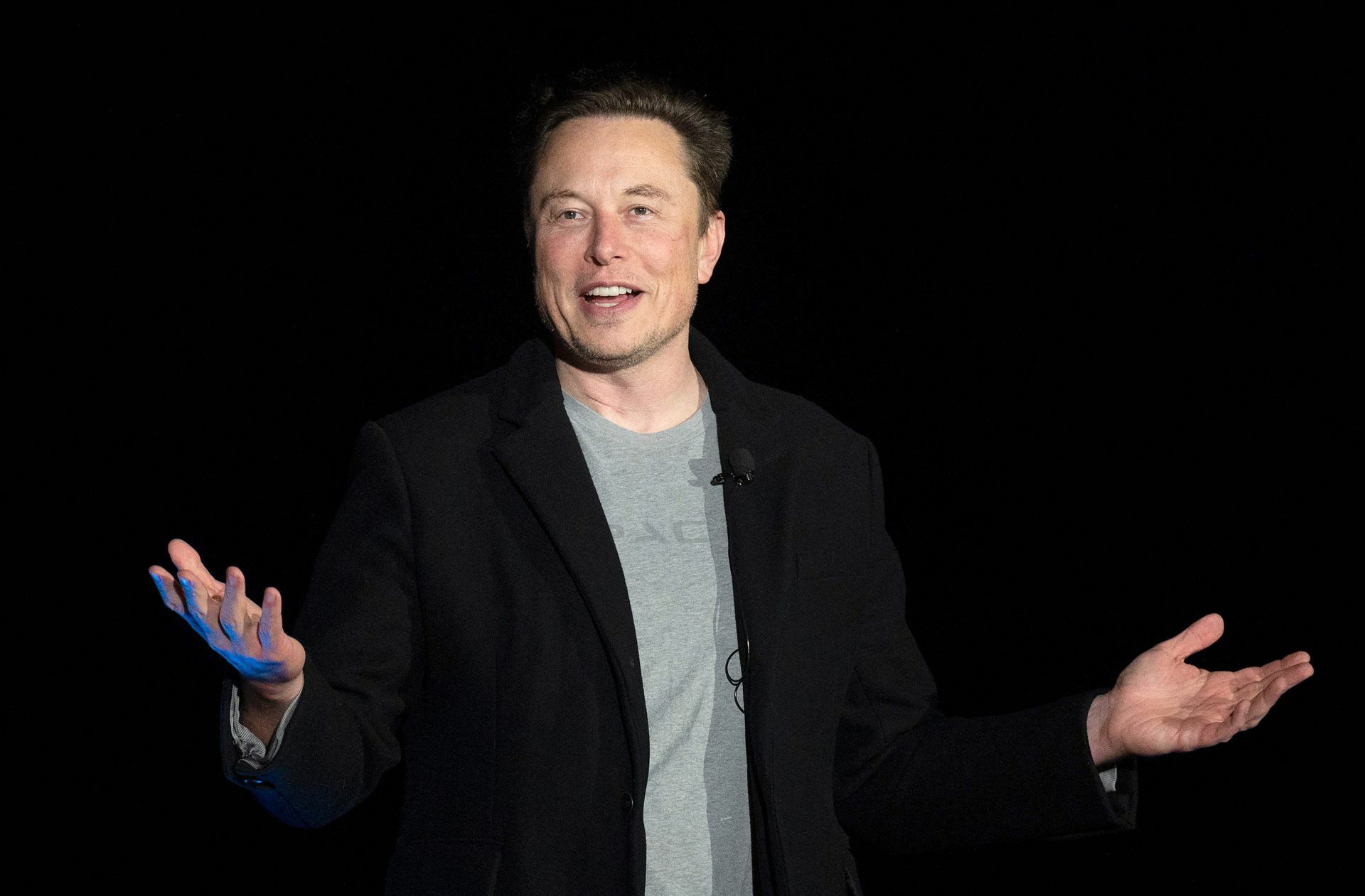 Elon Musk verkündet gute Quartalszahlen. Trotz der Probleme in den Lieferketten fährt der Autohersteller Tesla einen Gewinn von 2,3 Milliarden Dollar ein.