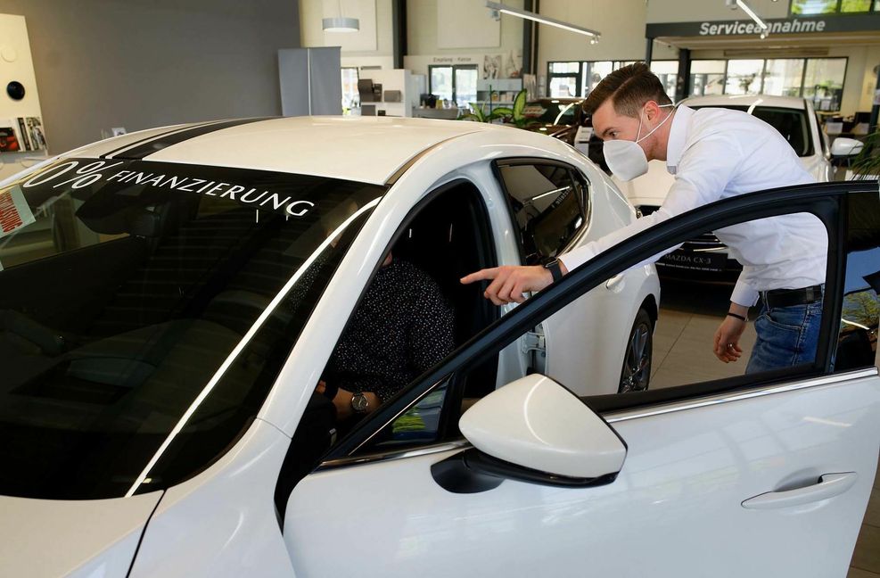 Obwohl die Händler mit Rabatten locken, ist der Neuwagenverkauf in diesem Jahr in Baden-Württemberg um rund 20 Prozent eingebrochen. Foto: dpa/Henning Kaiser