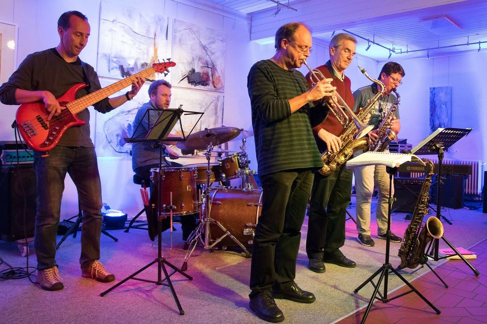 Neben Talkformaten und der Jazzsession bietet das Blauen Haus in Böblingen auch wechselnden Künstlern und Bands eine Bühne. Im Herbstprogramm sollen nun vor allem auch junge Bands eine Plattform bekommen. Bild: z
