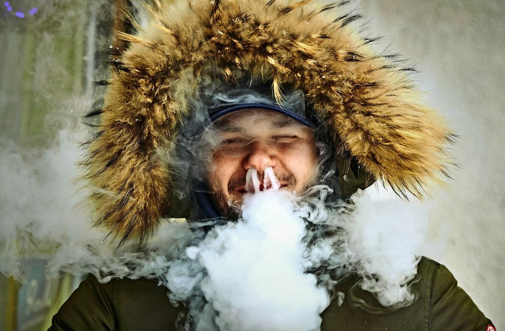 Das Dampfen soll deutlich teurer werden, das sieht der Entwurf des Bundesfinanzministeriums für die Tabaksteuer vor. Foto: dpa/Annette Riedl