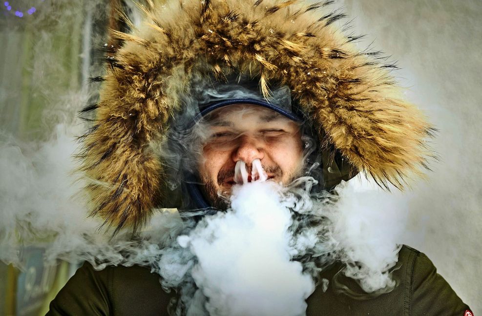 Das Dampfen soll deutlich teurer werden, das sieht der Entwurf des Bundesfinanzministeriums für die Tabaksteuer vor. Foto: dpa/Annette Riedl
