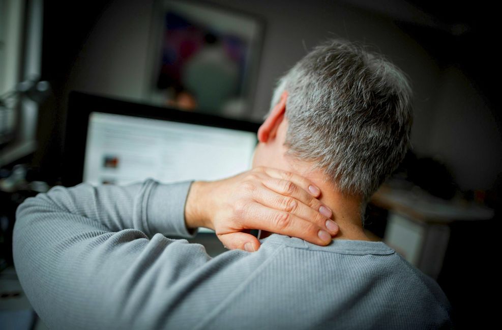 Jeder Vierte leidet hierzulande innerhalb eines Jahres irgendwann einmal an Nackenschmerzen.