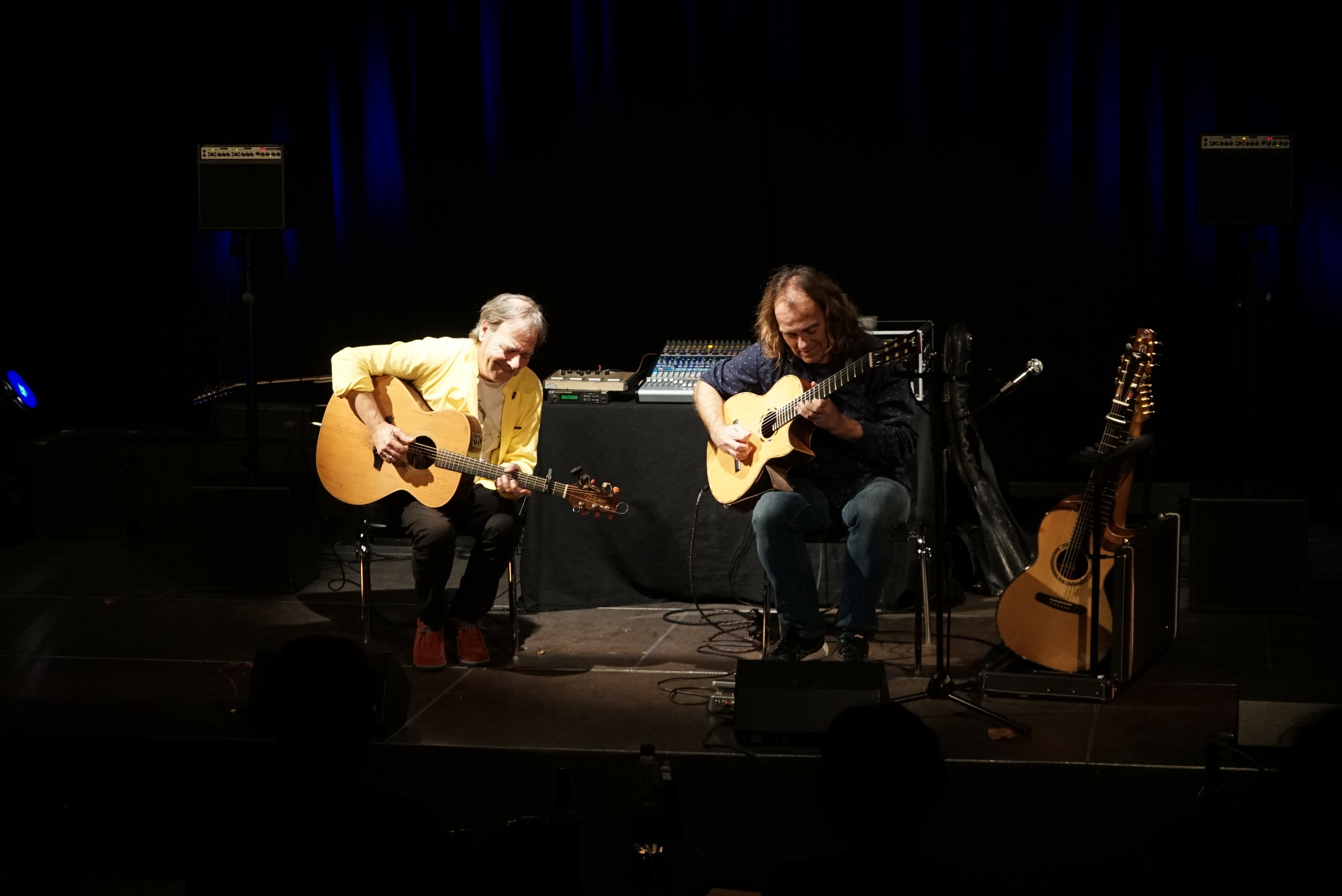 Ralf Illenberger (links) und Peter Autschbach bei ihrem Konzert im IG Kultur Pavillon. Bild: Heiden