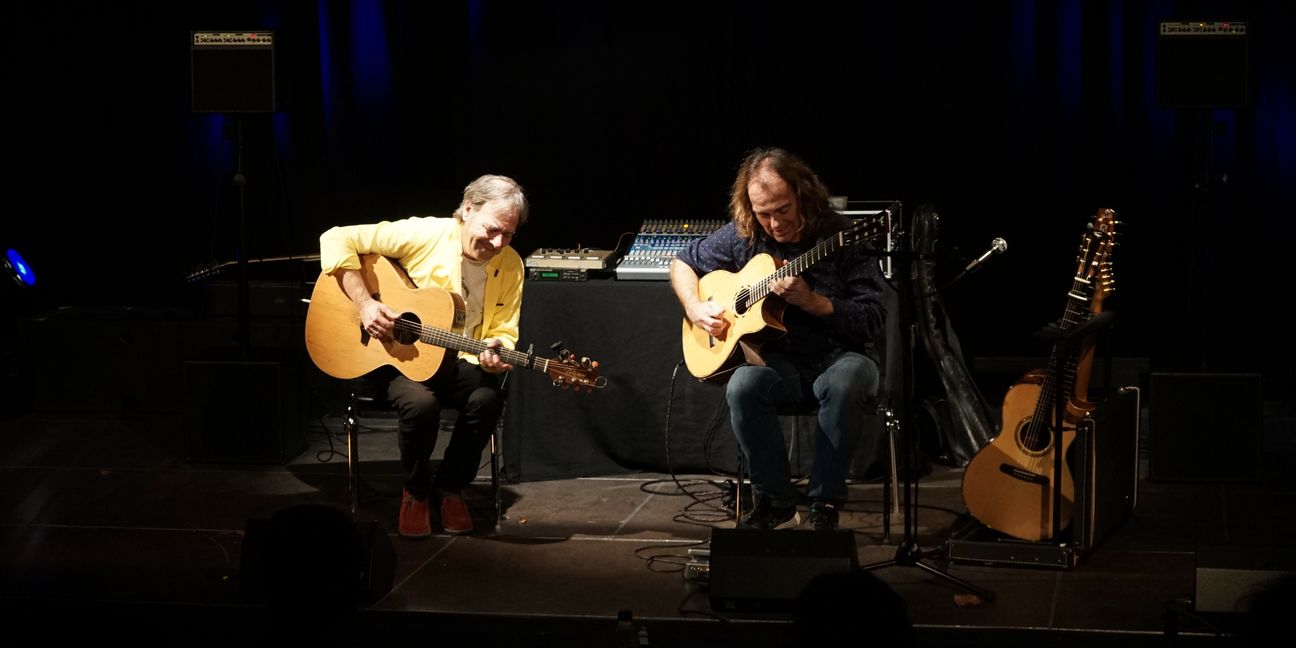 Ralf Illenberger (links) und Peter Autschbach bei ihrem Konzert im IG Kultur Pavillon. Bild: Heiden