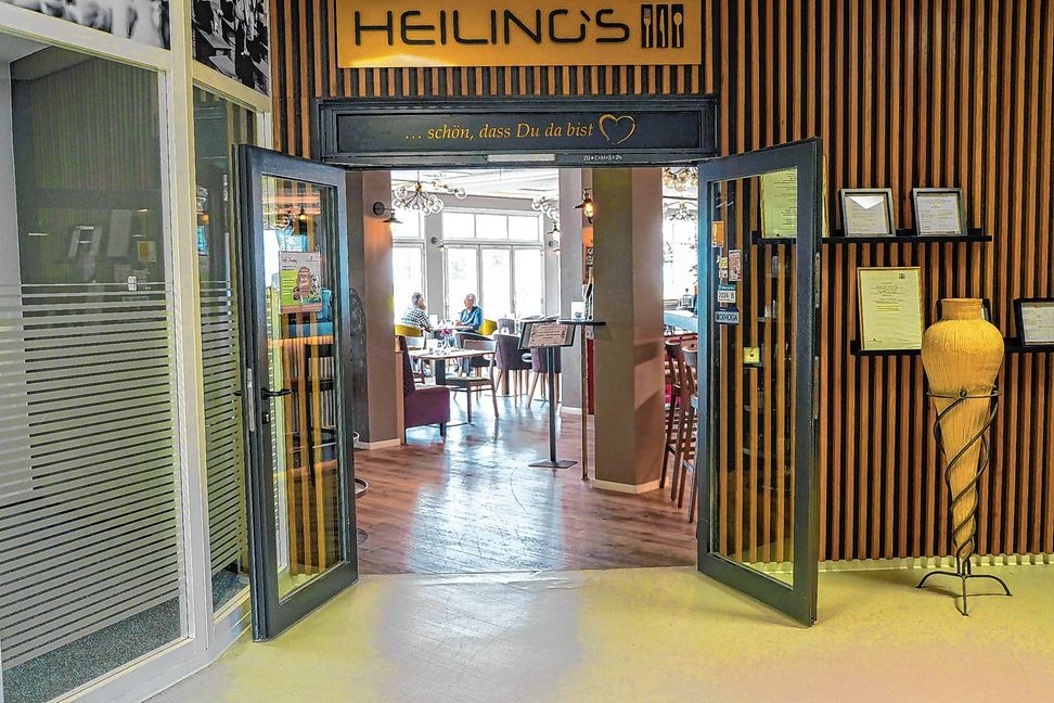 Im Heiling's hat man die Wahl zwischen Innen und Außen. Bei den Deutschlandspielen wird im Saal eine Großleinwand aufgebaut.