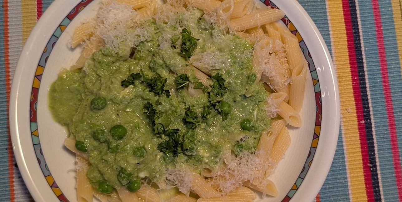 Nudeln mit Erbsensoße. Bild: Nüßle