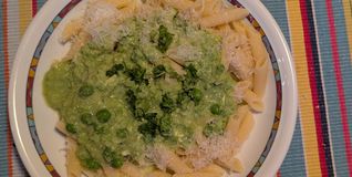 Nudeln mit Erbsensoße. Bild: Nüßle