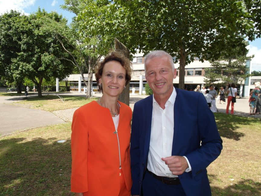 Zum 1. August übernimmt Veronika Belle-Häsler die Leitung des Böblinger Max-Planck-Gymnasiums (MPG) von Martin Rausch.    Bild: Staber