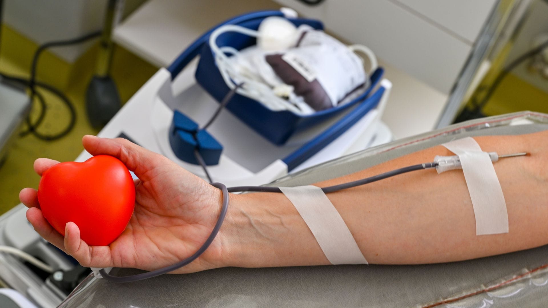 Wegen der Hitze wird weniger Blut gespendet (Symbolbild).
