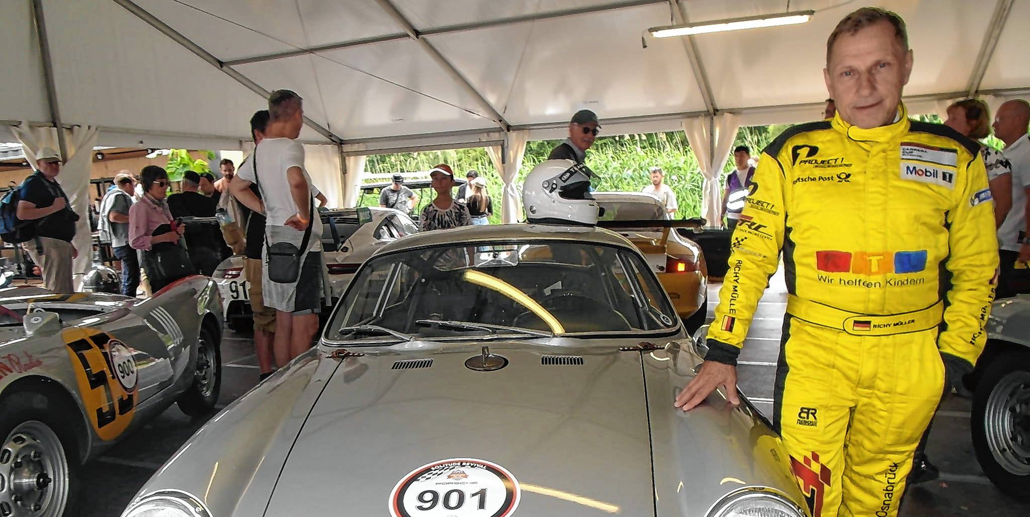"Tatort-Kommissar" Richy Müller war beim "Solitude Revival 2024" als Markenbotschafter für Porsche am Start und brachte unter anderem einen Porsche 356 Abarth aus dem Jahr 1960 auf die Strecke.