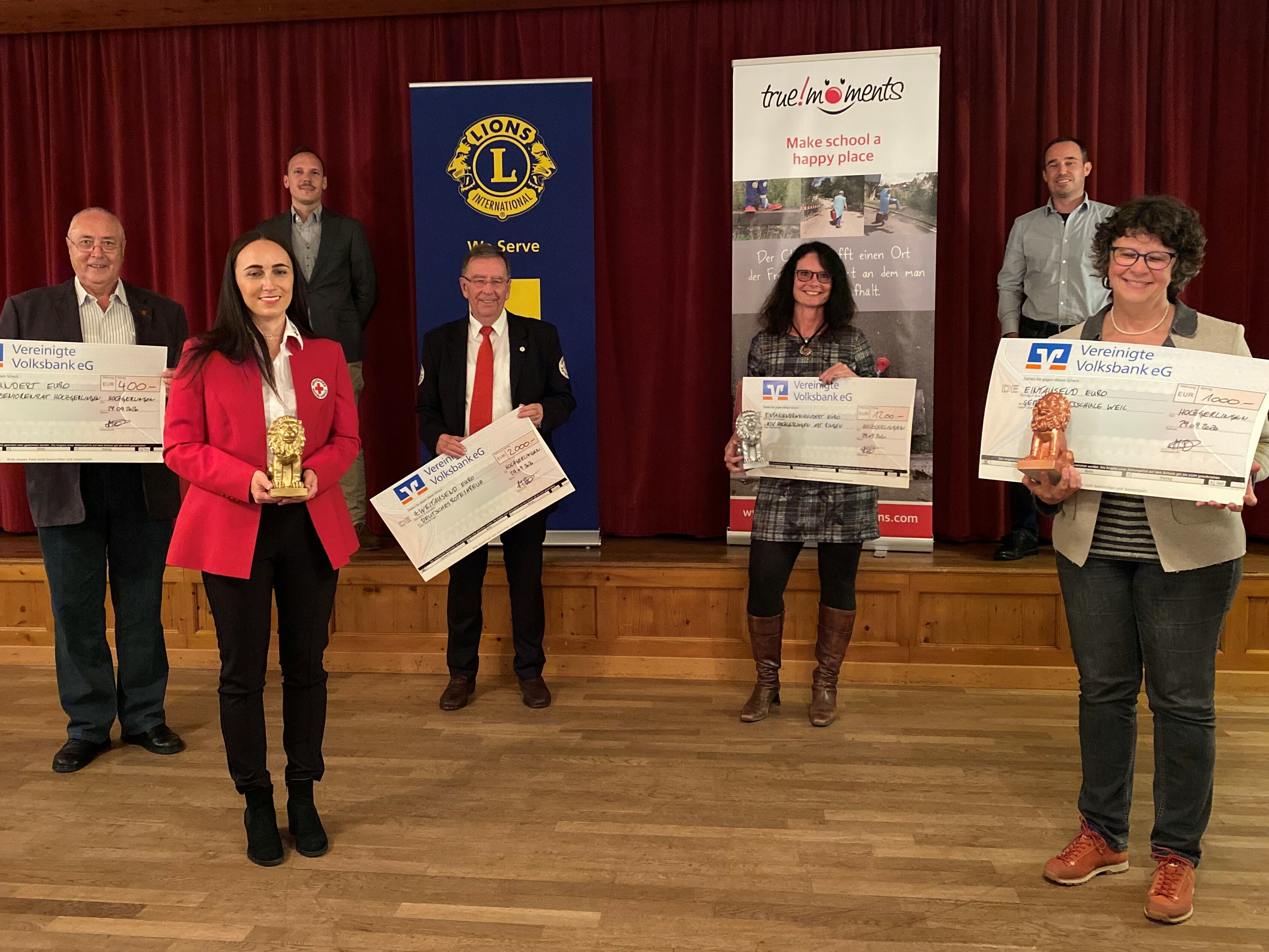 Die Preisträger 2020: Rektorin Anette Pfizenmaier, Präsident Michael Bosch, Jugendleiterin Diana Blum, DRK Präsident Michael Steindorfer, VizePräsident Felix Schröder, Sonja Hein, DRK und  Gotthilf Frasch, Stadtseniorenrat Holzgerlingen (von rechts)