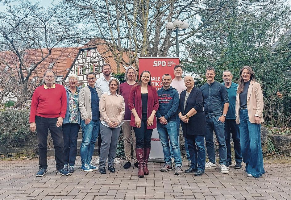 Auf unserem Foto (von links): Ernst von Schaper, Christine Brandeis, Katharina Zerr, Max Bonhage, Selda Özbek-Atalay, Tobias Reimann, Hannah-Lea Braun, Stefan Wagner, Pascal Haug, Herma von Schaper, Jonas Hensinger, Friedrich Goronczewski und Katharina Hennigs.
