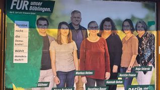 Die Böblinger Grünen ihr beschädigtes Wahlplakat mit einer Botschaft versehen.