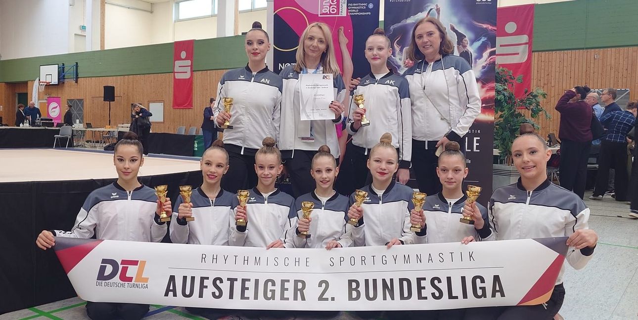 Aufstiegsträume werden wahr: Anastasiia Nabrodova, Iryna Jerabek, Alexandra Klippert, Yuliya Peresunchak ( TSV Schmiden, hinten von links). Alexandra Kirpichnikova, Vasylisa Nadtoka (TSV Schmiden), Arina Protasov, Sofia Sub ( TSV Schmiden), Alica Sophie Krüger, Nicole Dinkel, Zoe-Elizabeth Jerabek (unten von links).