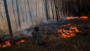 Der Krieg entfacht viele Brände wie hier nach einem russischen Angriff in der Nähe von Slowjansk. (Archivbild)