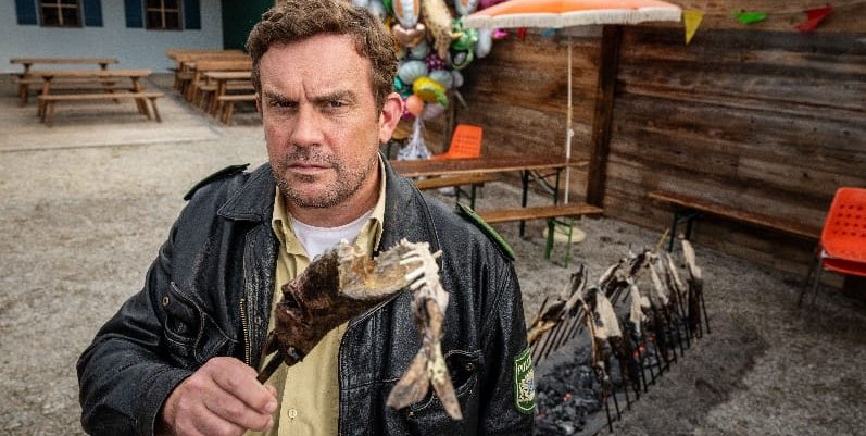 Sebastian Bezzel als Franz Eberhofer im „Steckerlfischfiasko“.