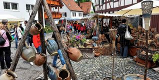 Am Wochenende lädt der Darmsheimer Töpfermarkt zum Entdecken und Bummeln ein