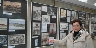 Im Foyer des Neuen Rathauses Böblingen ist derzeit eine Ausstellung zu sehen, für die Hans-Jürgen Sostmann in Kooperation mit dem Kulturamt Bilder zu Geschichte der Böblinger Stadtkirche zusammengestellt hat.