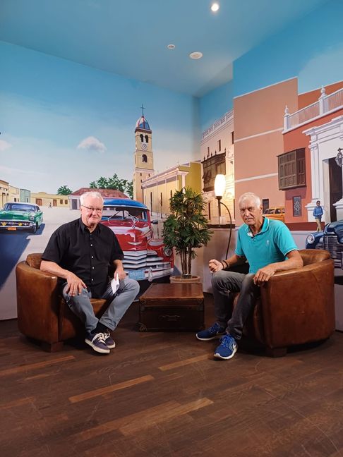 Harald Kümmel (rechts) paddelte auf einem Stand-up-Brett um die Insel Mallorca. Im Stadtgespräch Böblingen mit Hans-Jörg Zürn (Sindelfinger Zeitung/Böblinger Zeitung) berichtet er von seiner Aktion.