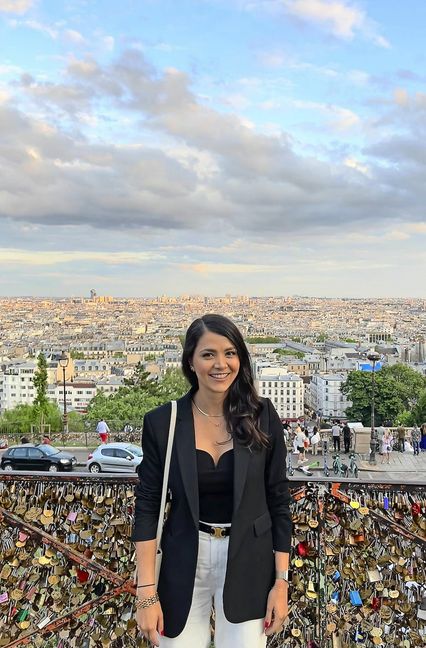 Drei Tage Homeoffice im Ausland und anschließend zwei Tage Urlaub. Mercedes-Mitarbeiterin Palwasha Hashimi  genoss im Juli in Paris alle Tage – und auch die Aussicht vom Montmartre. Ihr Homeoffice hatte sie in der Wohnung einer guten Freundin aufgeschlagen, die wiederum im Büro arbeitete.