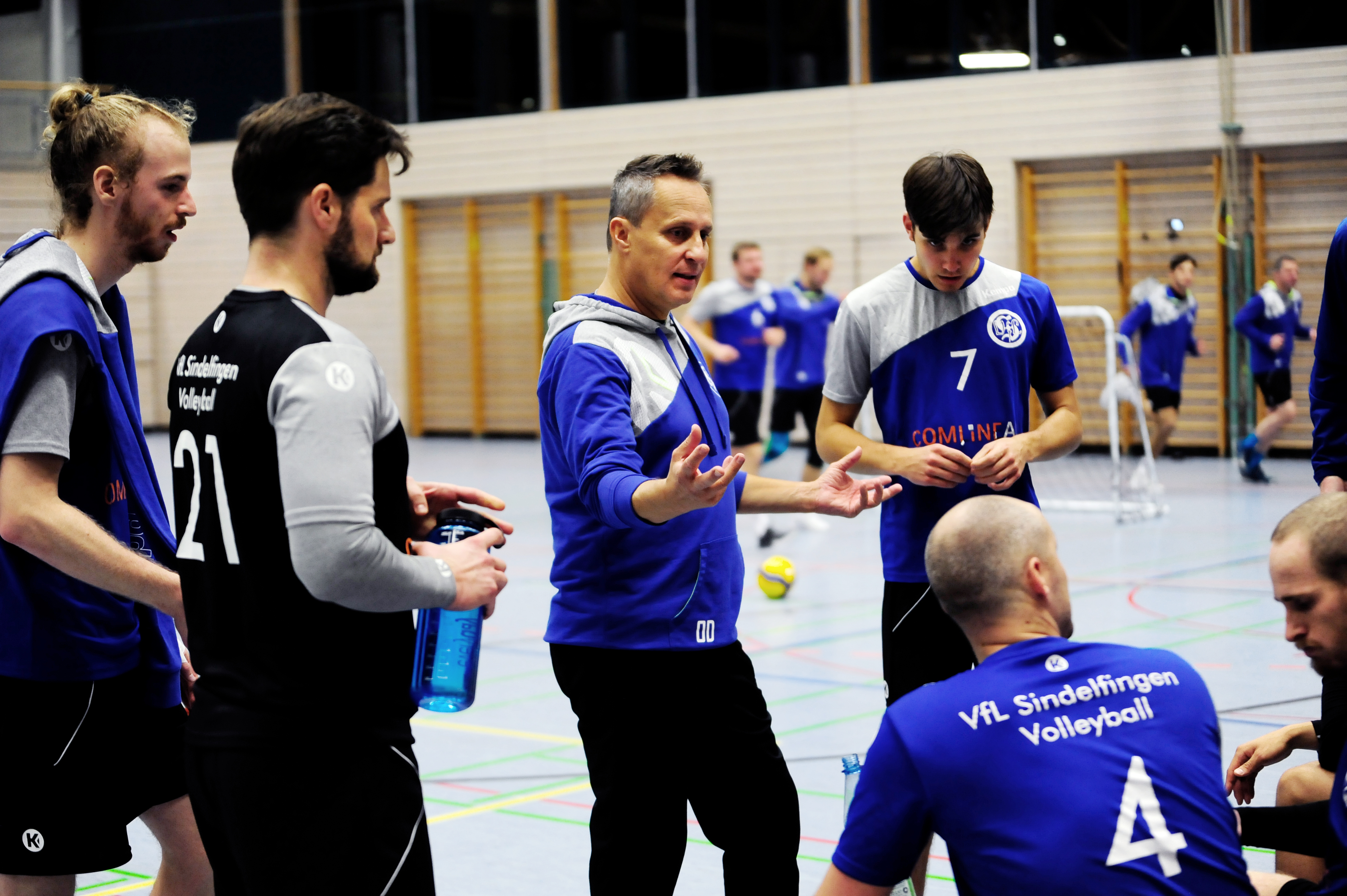 Oliver Dostal, Trainer der Sindelfinger Regionalliga-Volleyballer, will 2022 wieder häufiger ins Training der Alten Herren gehen. Bogenschütze Jonathan Vetter und Ringer Michael Widmayer haben dagegen ganz andere Ziele.