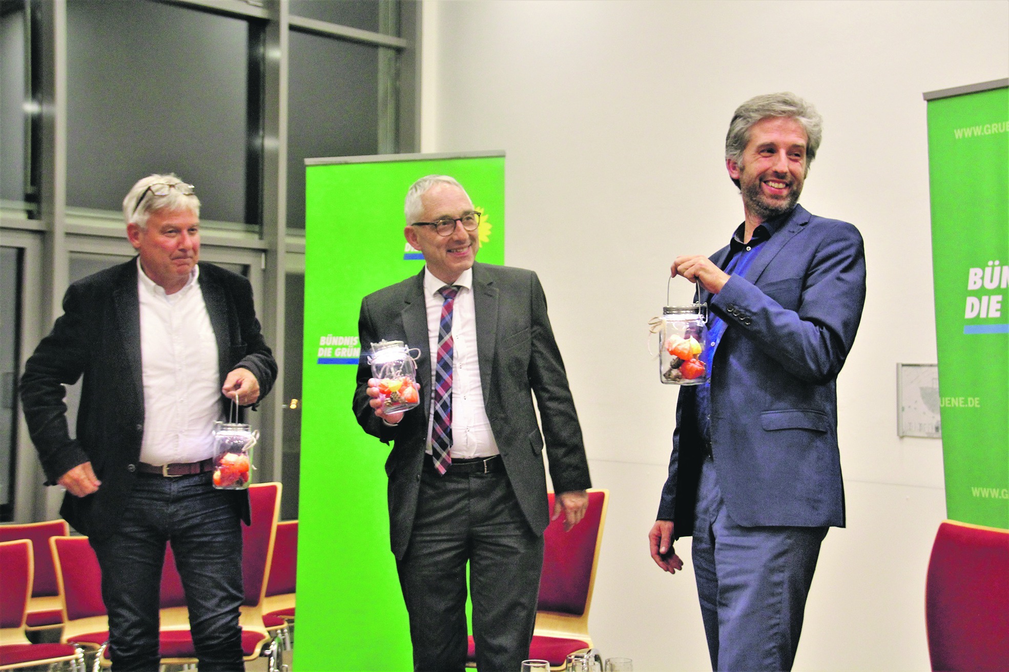 Moderator Axel Graser mit Rupert Kubon, Oberbürgermeister von Villingen-Schwenningen und seinem Tübinger Amtskollegen Boris Palmer (von links). Bild: F. Müller