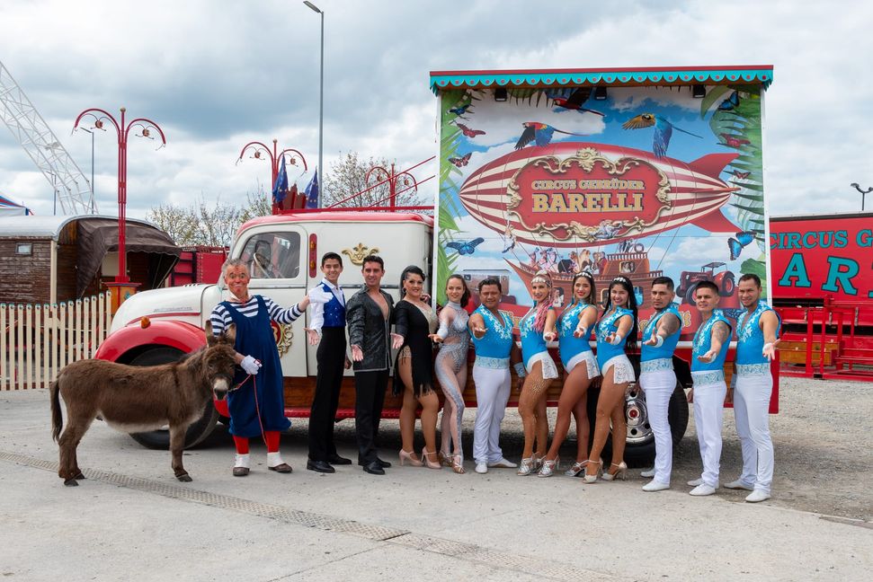 Der Circus Gebrüder Barelli gastiert auf dem Flugfeld. Bild: Nüßle