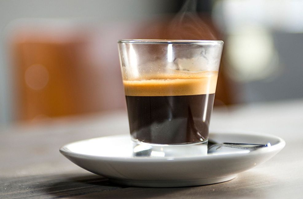 Der kleine Italiener: Sie stehen auf Espresso? Dann sind Sie auf der sicheren Seite. Denn Espresso-Liebhaber gelten als freundlich und anpassungsfähig. Sie lieben den intensiv-kräftigen und unverwechselbar-originären Geschmack von Kaffee. Eine seltene und umso beneidenswertere  Eigenschaft.