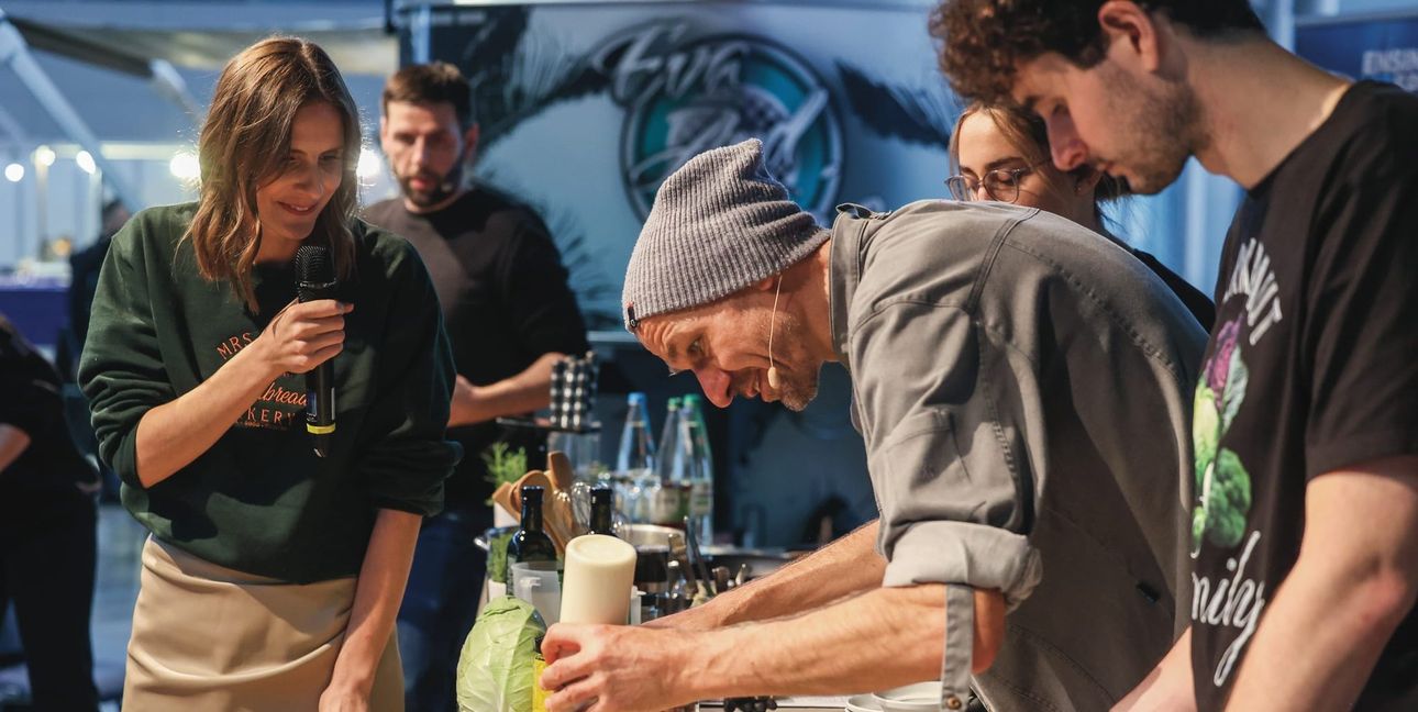 Bei der „Veggie & frei von“-Messe gibt es auch ein Bühnenprogramm und Koch-Shows.