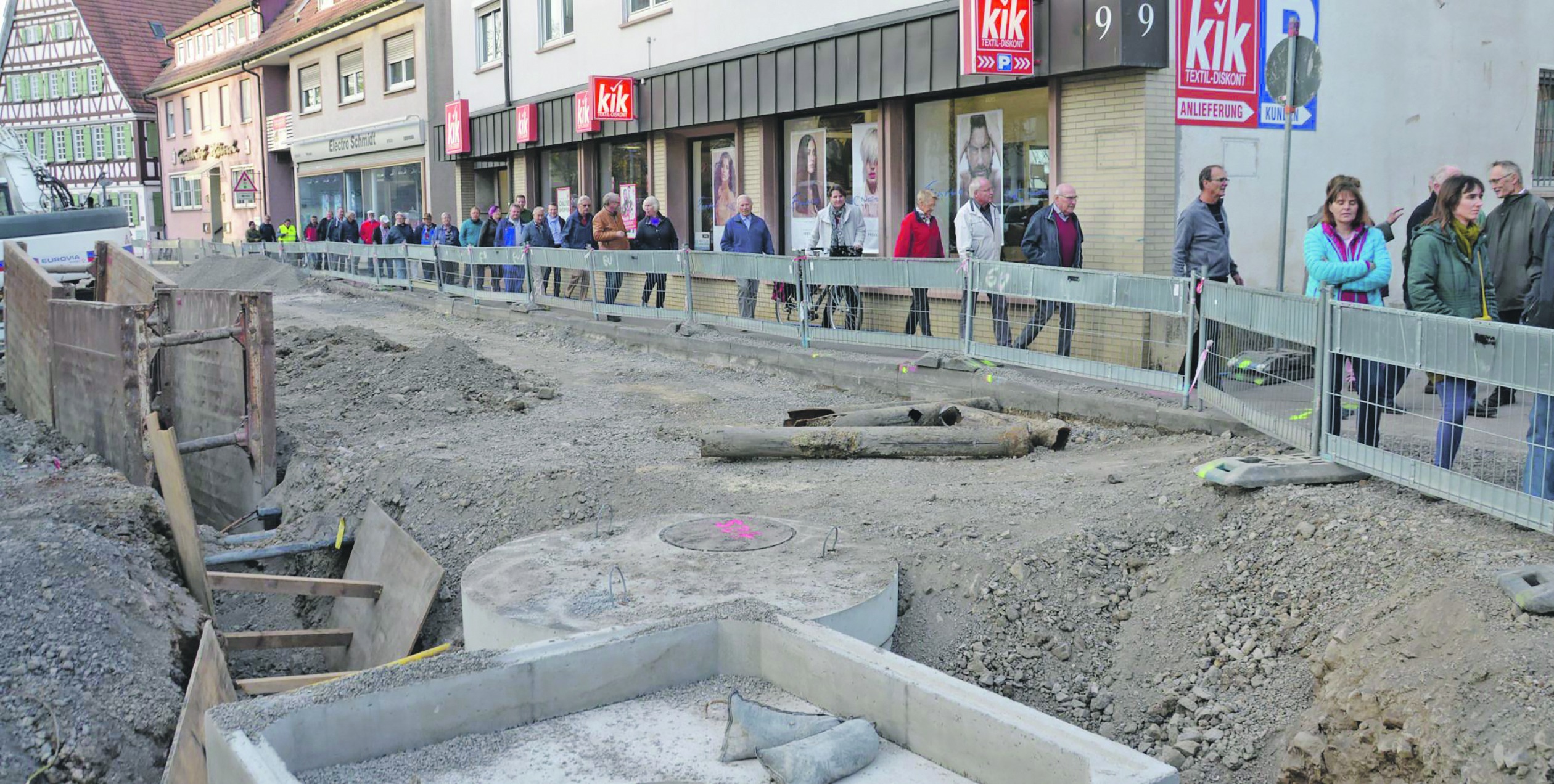 Die Alte Stuttgarter Straße in Magstadt zwischen Kepler- und Planstraße: Der neue Abwasserkanal ist verlegt. In dieser Woche ist die Wasserleitung dran. Bild: Reichert