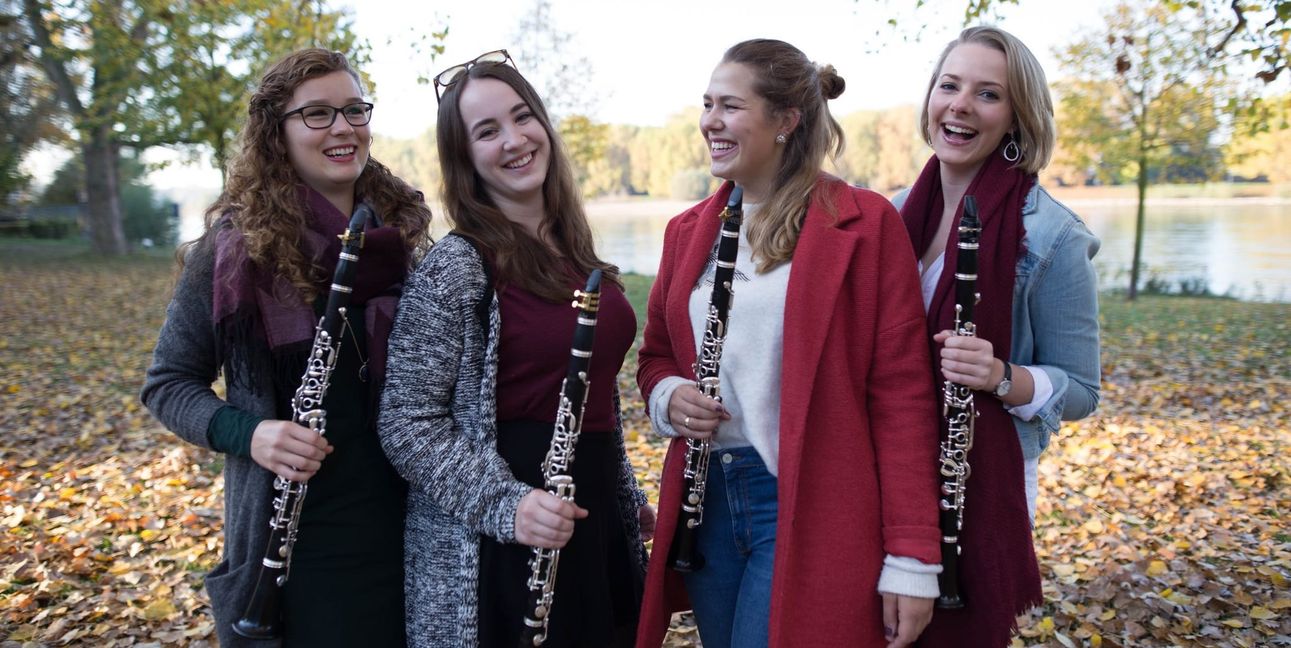 Das Klarinettenquartett „Blattspiel“musiziert an der SMTT. Bild: z