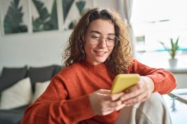 Stiftung Warentest hat Smartphones getestet - darunter auch günstige Modelle. (Symbolbild)