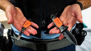 Die Polizei in Baden-Württemberg hat seit Einführung des Waffenverbots 82 Verstöße im Nahverkehr festgestellt (Symbolfoto).