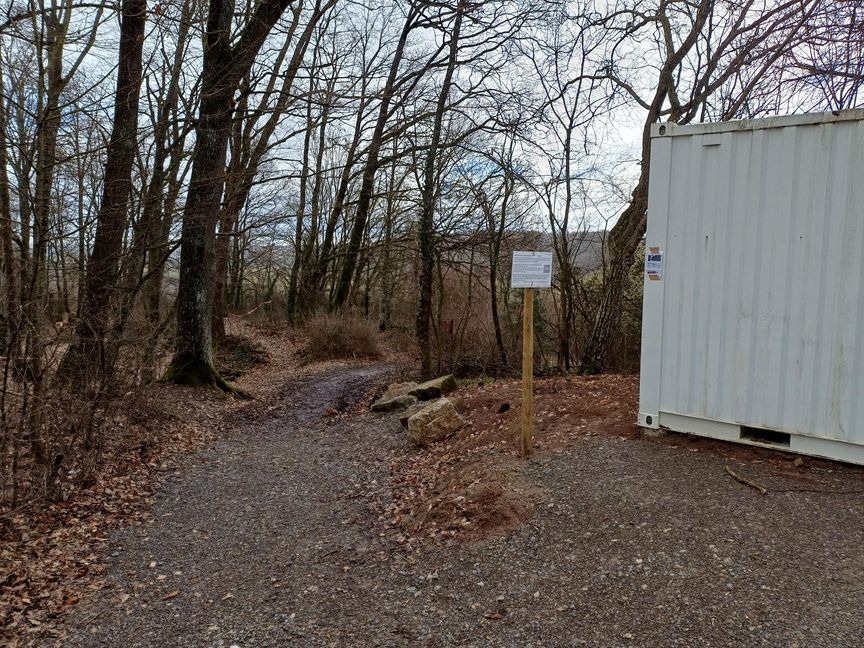 In einem Container oben auf der Schillerhöhe lagern Werkzeug und Geräte.