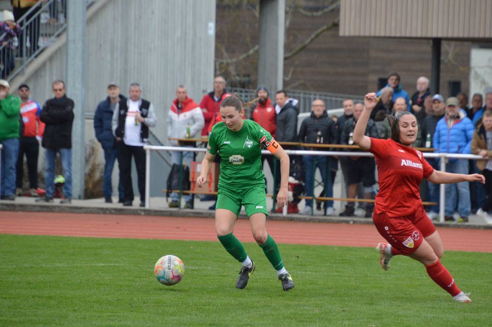 Herrenbergs Kapitänin Annika Schmidt, einst in der 2. Bundesliga für die VfL Sindelfingen Ladies am Ball, konnte das Pokal-Aus gegen den VfB Stuttgart nicht verhindern.Bild: Zvizdiç