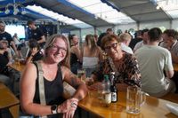 Superstimmung bei der Sommernachtsparty im Maichinger Festzelt.