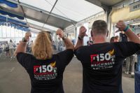 Superstimmung bei der Sommernachtsparty im Maichinger Festzelt.