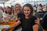 Superstimmung bei der Sommernachtsparty im Maichinger Festzelt.