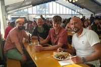 Superstimmung bei der Sommernachtsparty im Maichinger Festzelt.