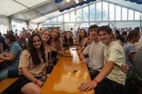 Superstimmung bei der Sommernachtsparty im Maichinger Festzelt.