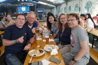 Superstimmung bei der Sommernachtsparty im Maichinger Festzelt.